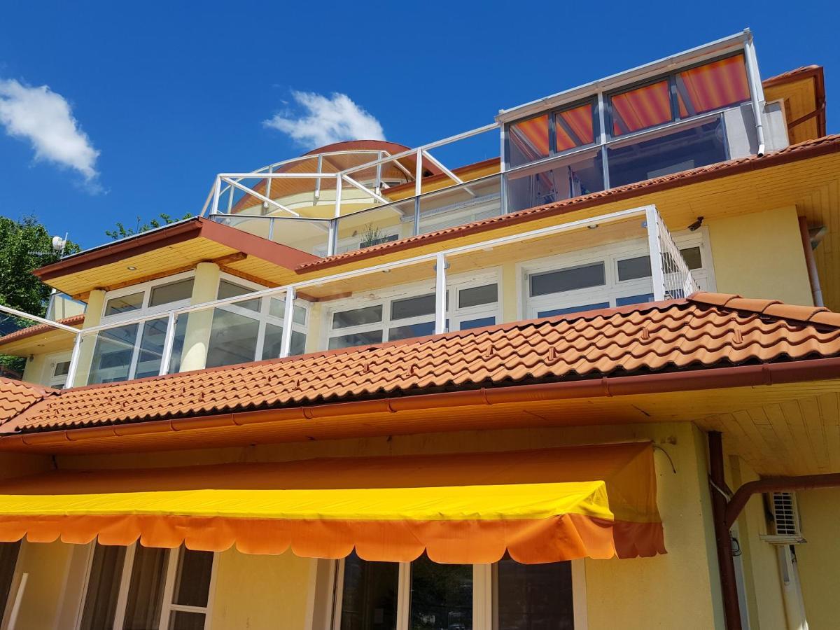 Astra Apartman ตาตาบานยา ภายนอก รูปภาพ